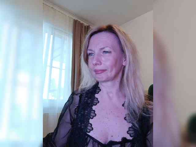 Модель: ShiningMILF