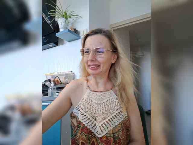 ShiningMILF webcam