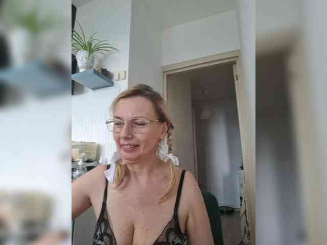 ShiningMILF webcam