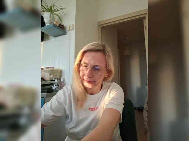 ShiningMILF webcam