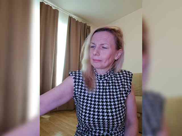 ShiningMILF webcam