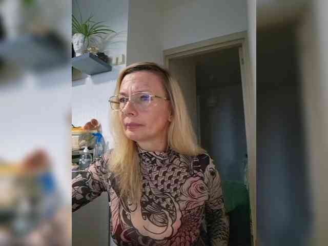 Модель: ShiningMILF