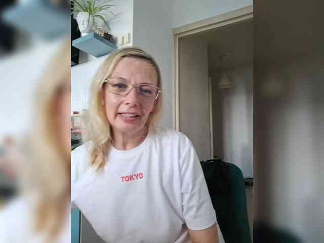 ShiningMILF webcam