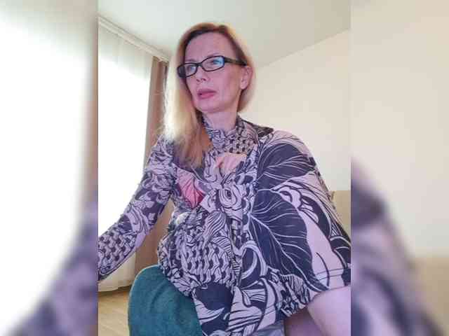 Модель: ShiningMILF