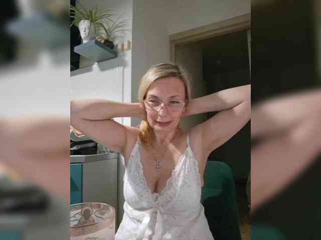 ShiningMILF webcam