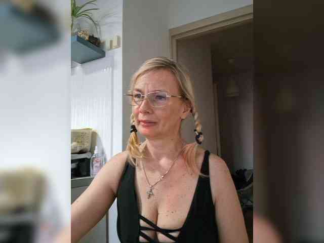 ShiningMILF webcam