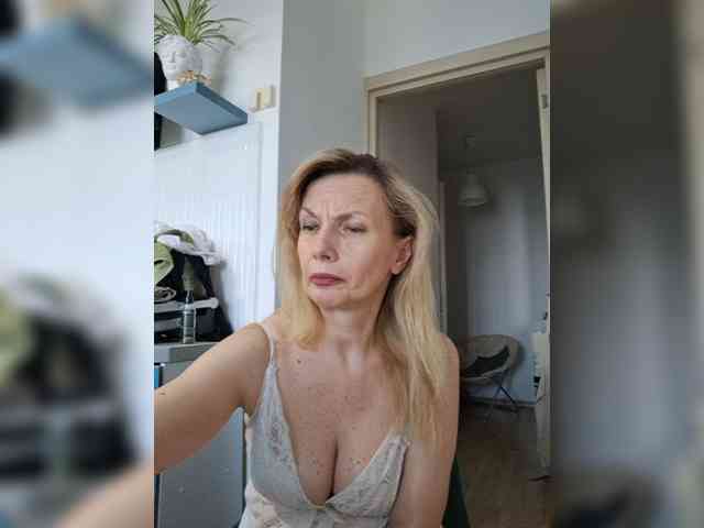 ShiningMILF webcam