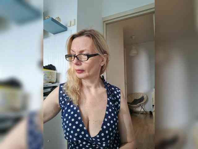 ShiningMILF webcam