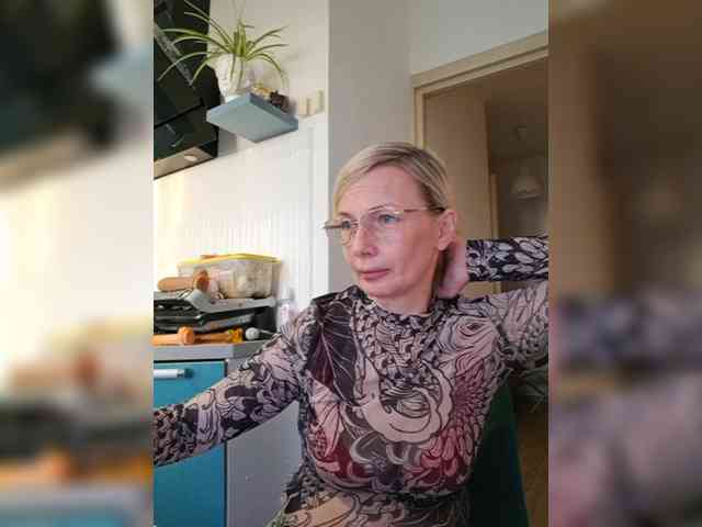 ShiningMILF webcam