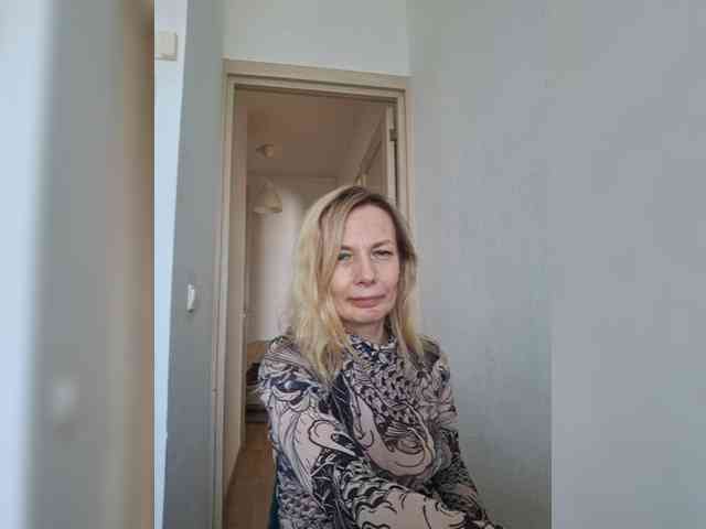 ShiningMILF webcam