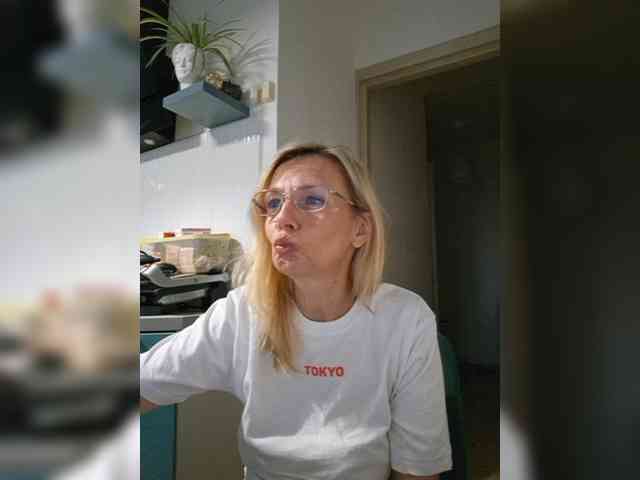 ShiningMILF webcam