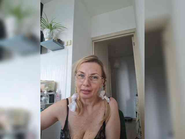 ShiningMILF webcam