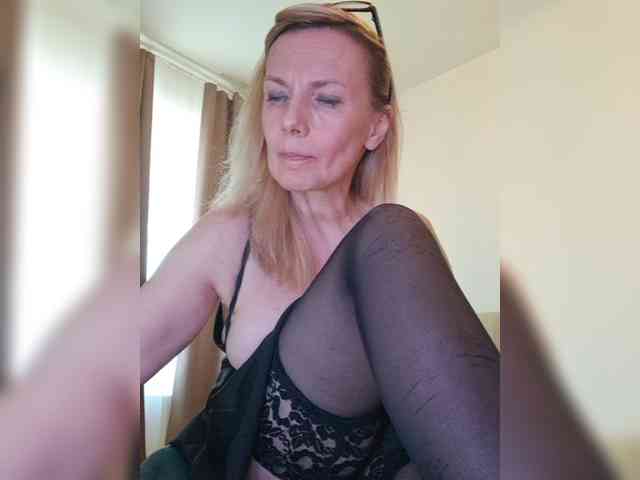 ShiningMILF webcam