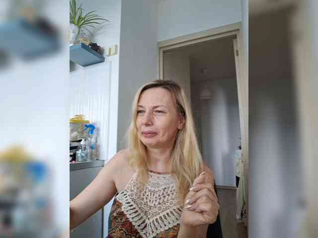 ShiningMILF webcam