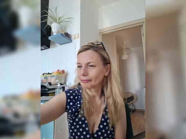 ShiningMILF webcam