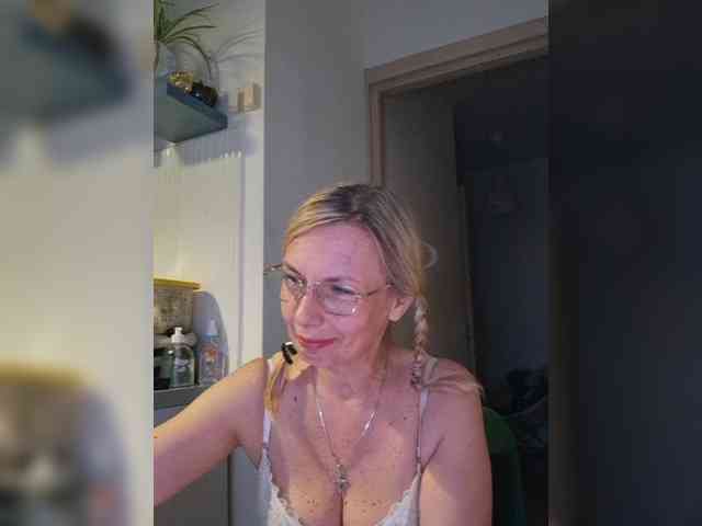 ShiningMILF webcam