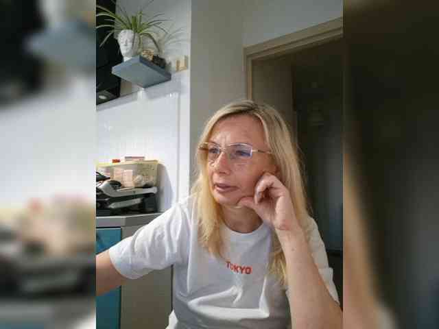 ShiningMILF webcam