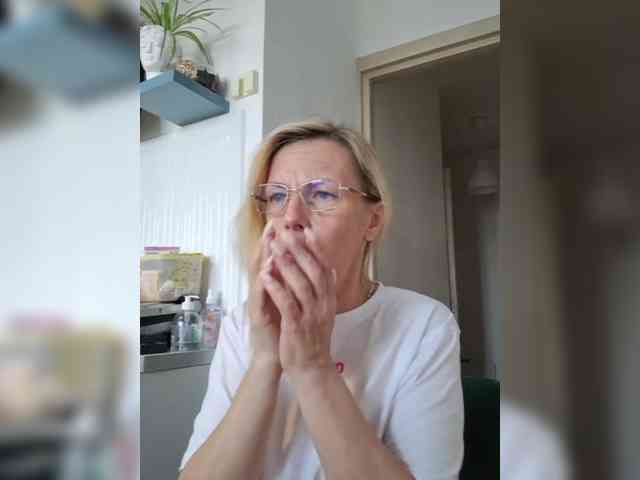 ShiningMILF webcam