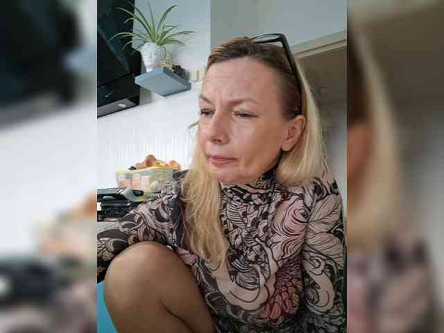 ShiningMILF webcam