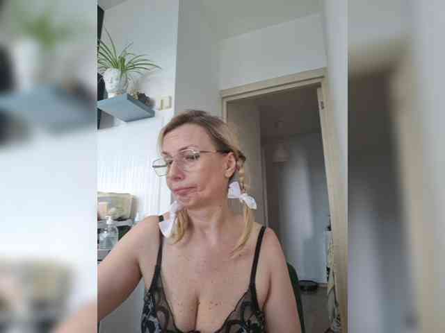 ShiningMILF webcam