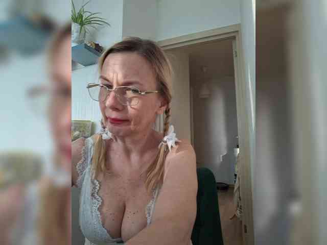 ShiningMILF webcam