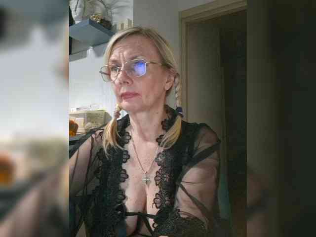 ShiningMILF webcam