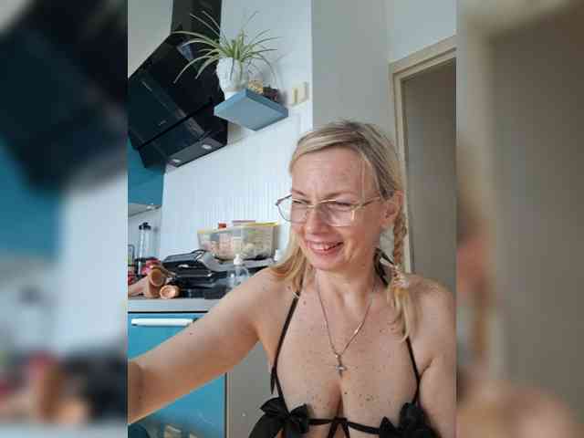 ShiningMILF webcam