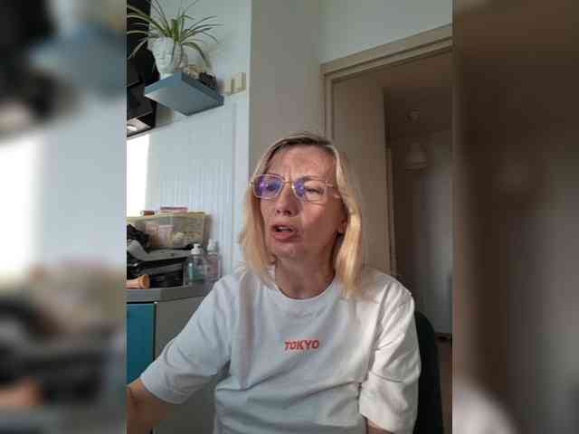 ShiningMILF webcam