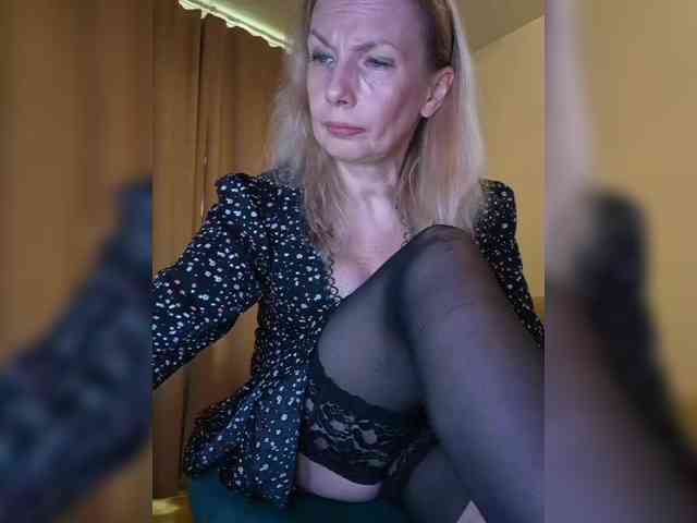 Модель: ShiningMILF