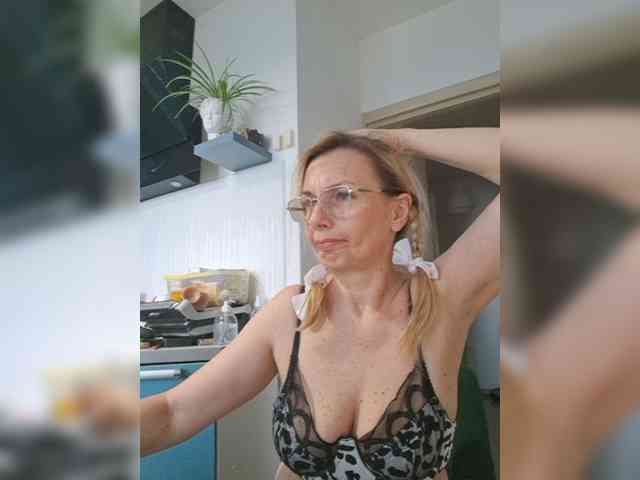 ShiningMILF webcam