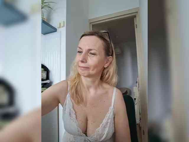 ShiningMILF webcam