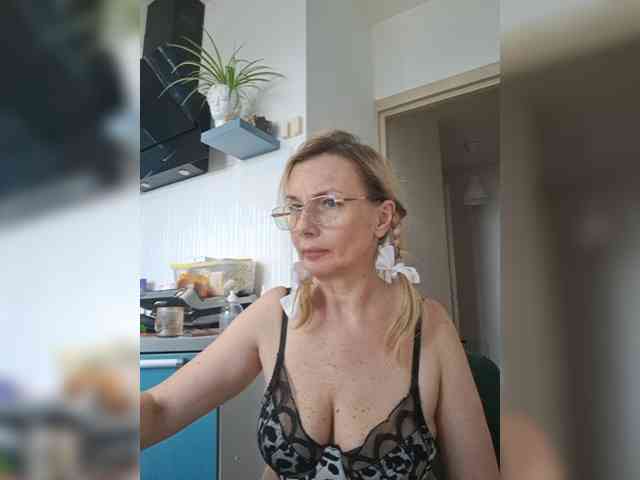 ShiningMILF Sex Cam Show