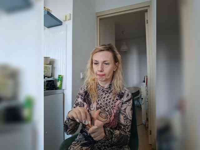 ShiningMILF webcam