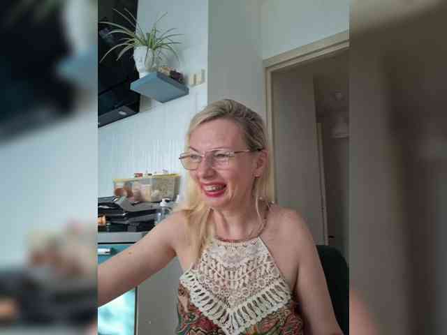 ShiningMILF webcam