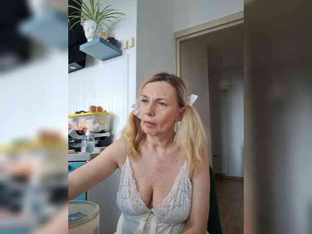 ShiningMILF webcam