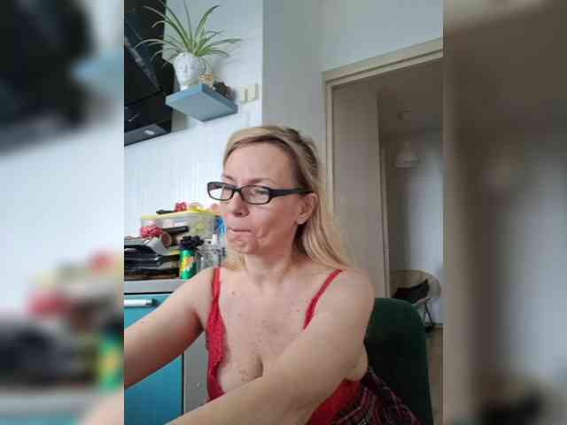 ShiningMILF webcam