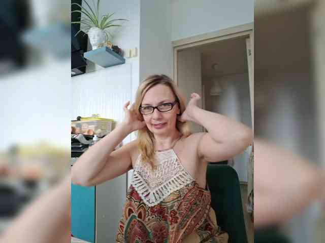 ShiningMILF webcam