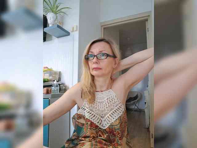 ShiningMILF webcam
