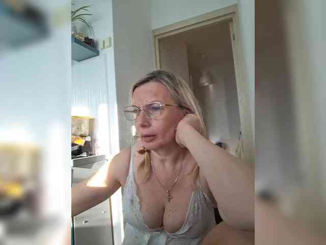 ShiningMILF webcam