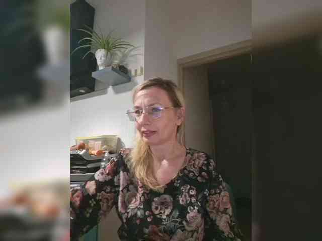 ShiningMILF webcam