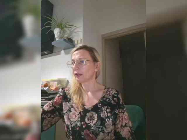 ShiningMILF webcam
