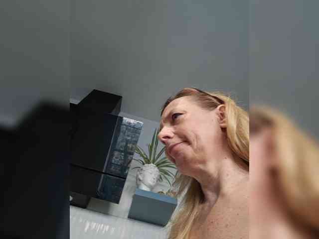 ShiningMILF webcam