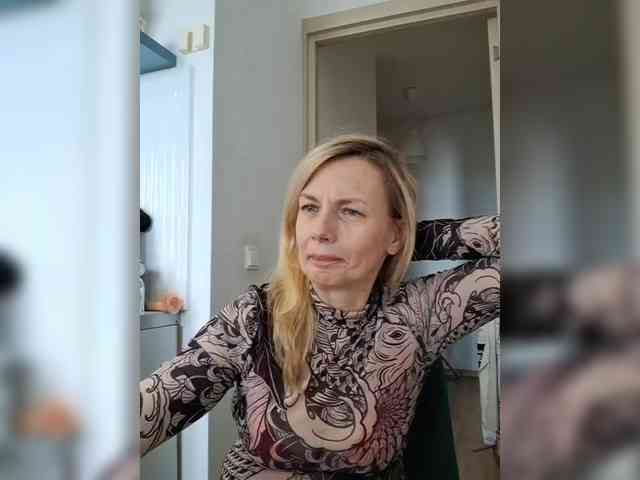 ShiningMILF webcam