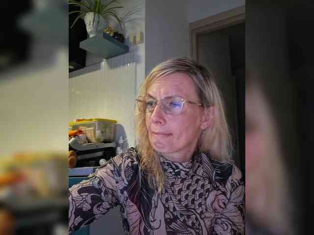 ShiningMILF webcam