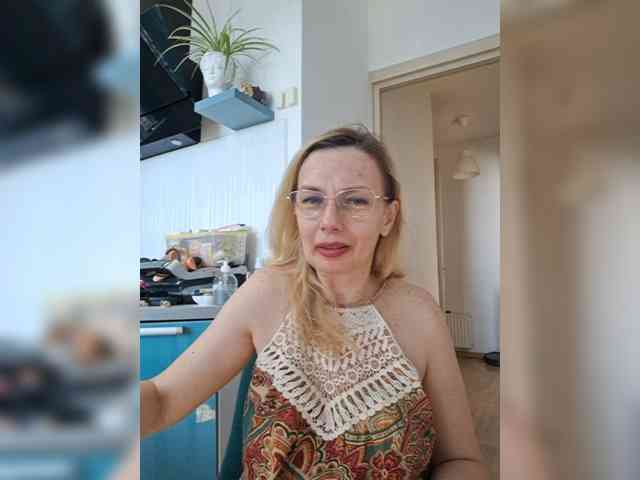 ShiningMILF webcam