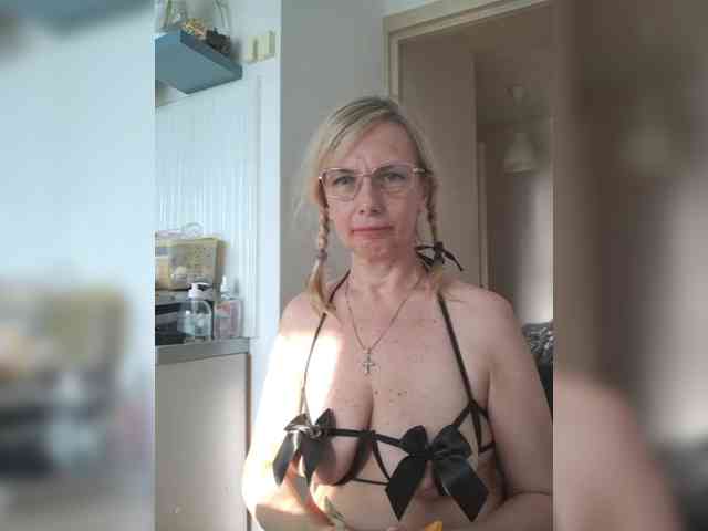 ShiningMILF webcam