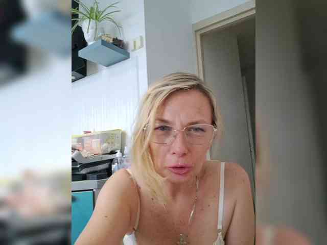 ShiningMILF webcam