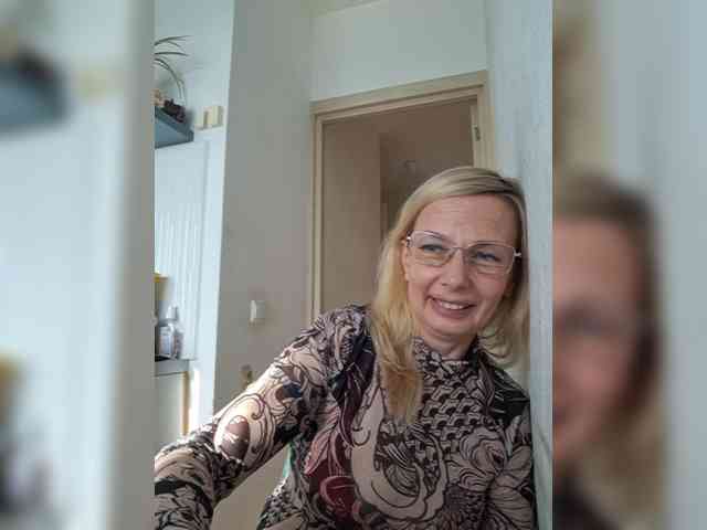 ShiningMILF webcam