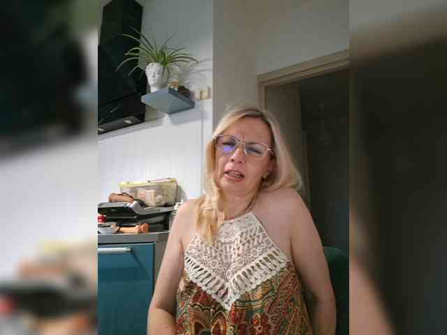 ShiningMILF webcam