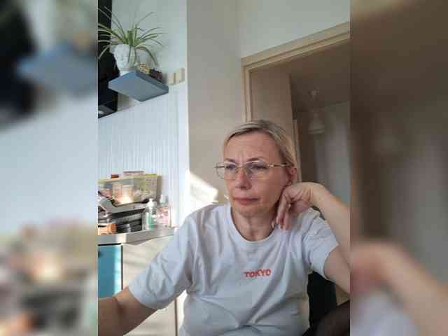 ShiningMILF webcam